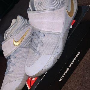 Kyrie 2 Basketball Shoes